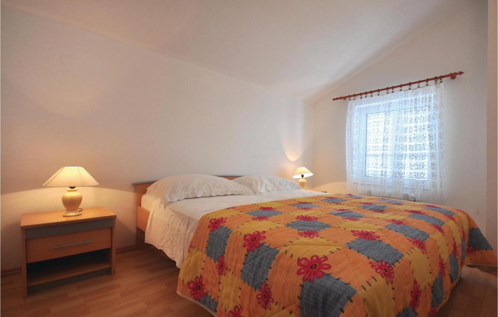Lovely Apartment In Trogir With Kitchen Kültér fotó