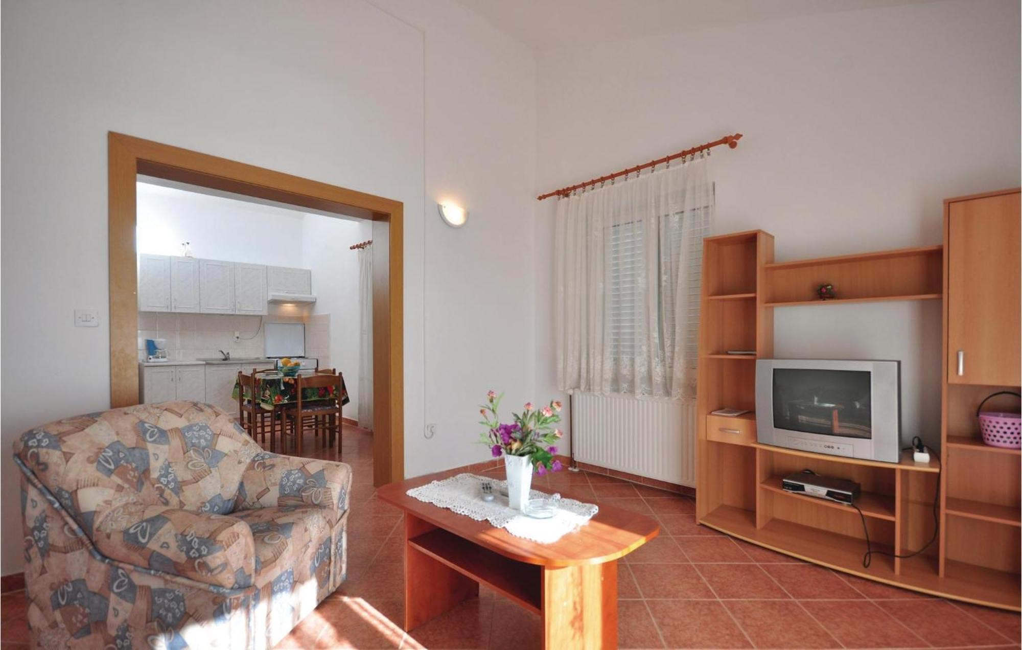 Lovely Apartment In Trogir With Kitchen Kültér fotó