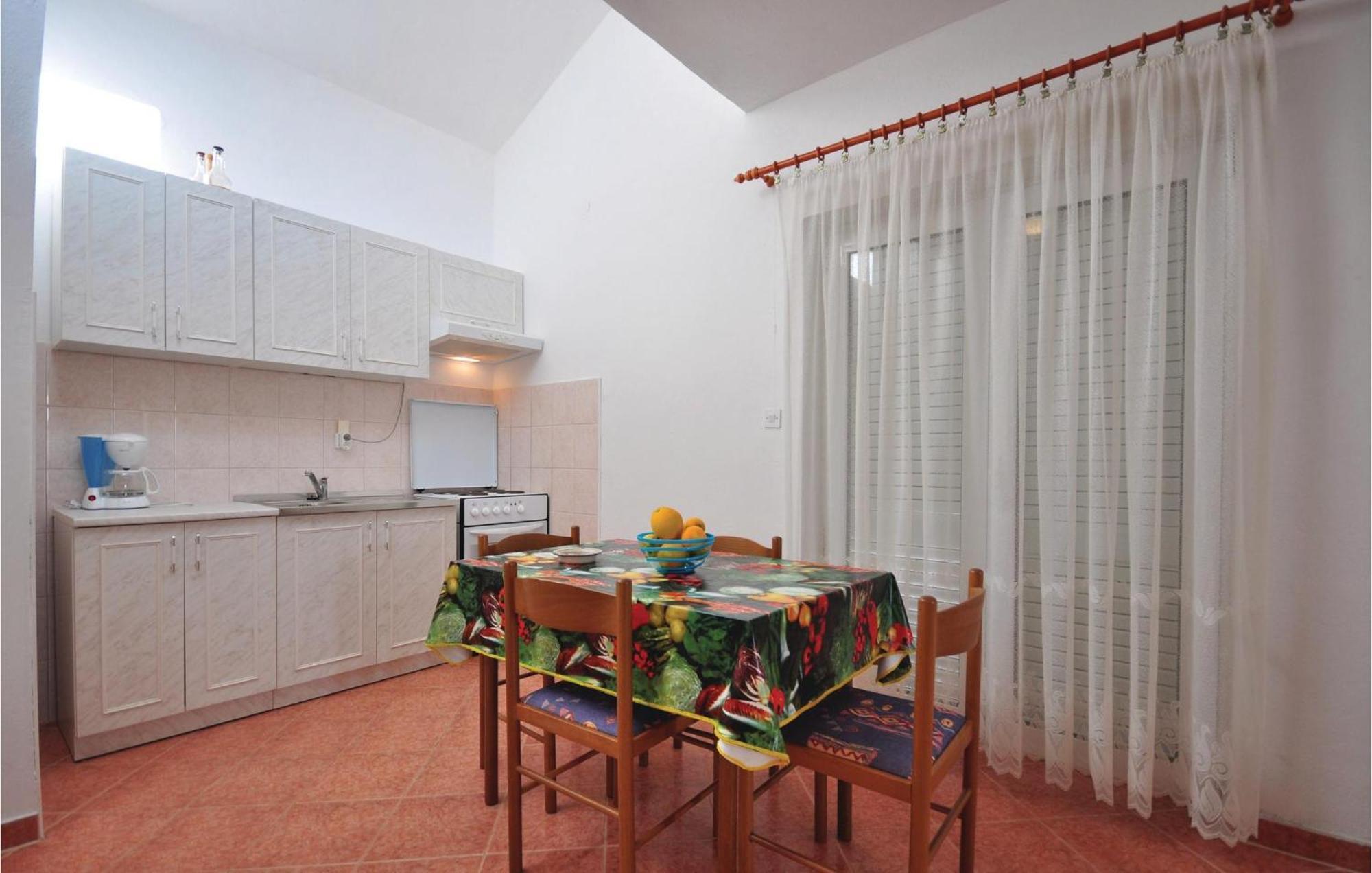 Lovely Apartment In Trogir With Kitchen Kültér fotó